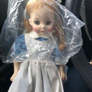 Madame Alexander - Alice in wonderland